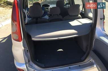 Хэтчбек Toyota Yaris 1999 в 