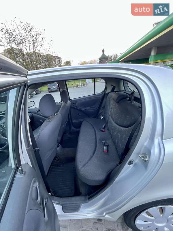 Хэтчбек Toyota Yaris 2004 в Львове