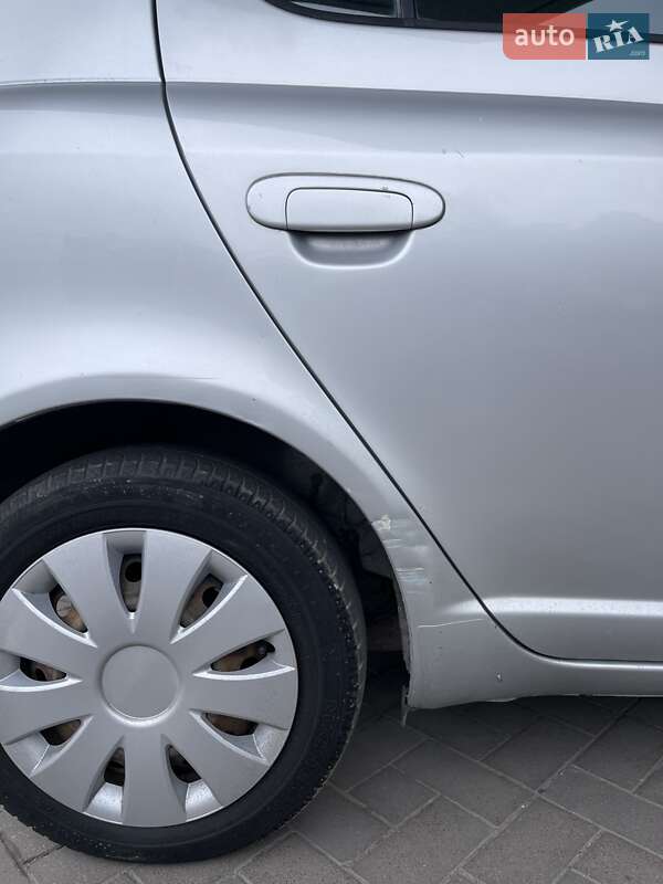 Хэтчбек Toyota Yaris 2004 в Львове