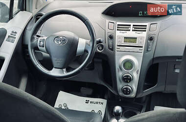 Хэтчбек Toyota Yaris 2008 в 
