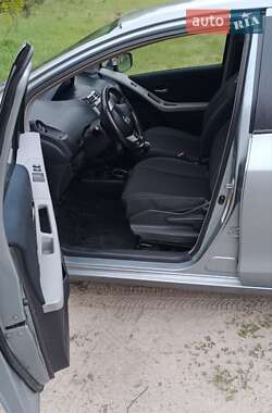Хетчбек Toyota Yaris 2007 в 