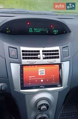 Хетчбек Toyota Yaris 2007 в 