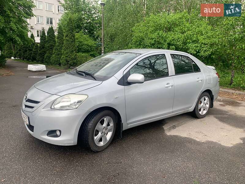 Седан Toyota Yaris 2007 в 