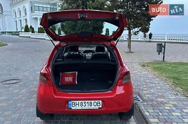 Хэтчбек Toyota Yaris 2007 в 