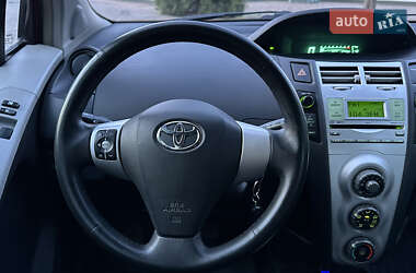 Хэтчбек Toyota Yaris 2007 в 