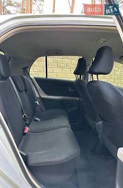 Хетчбек Toyota Yaris 2010 в 