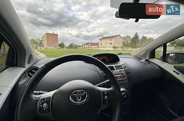 Хетчбек Toyota Yaris 2010 в 