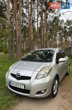 Хетчбек Toyota Yaris 2010 в 