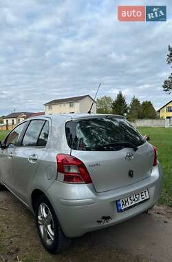 Хетчбек Toyota Yaris 2010 в 