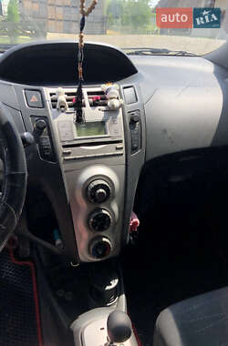 Хэтчбек Toyota Yaris 2007 в 