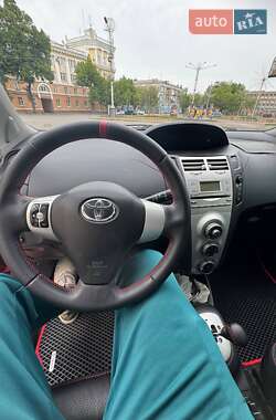 Хетчбек Toyota Yaris 2008 в 