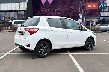 Хэтчбек Toyota Yaris 2019 в 