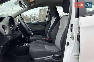 Хэтчбек Toyota Yaris 2019 в 