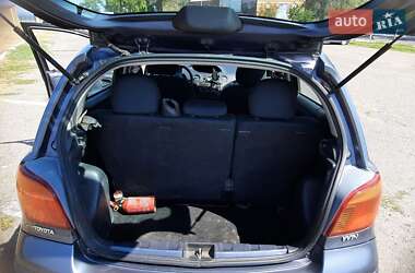 Хэтчбек Toyota Yaris 2005 в 