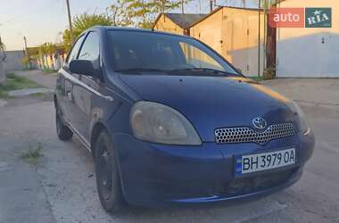 Хетчбек Toyota Yaris 2001 в 