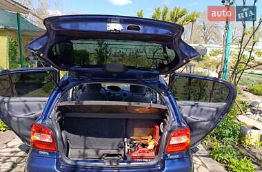 Хетчбек Toyota Yaris 2001 в 