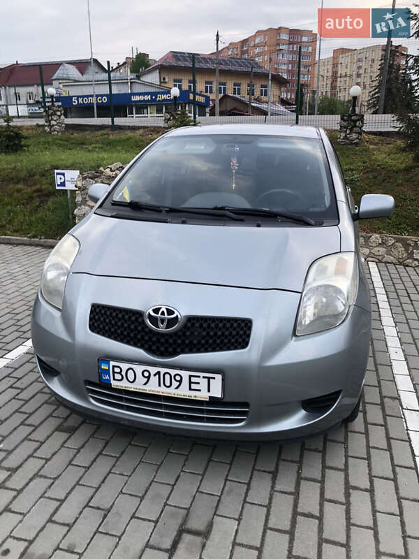 Хетчбек Toyota Yaris 2007 в 