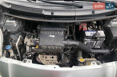 Хетчбек Toyota Yaris 2007 в 