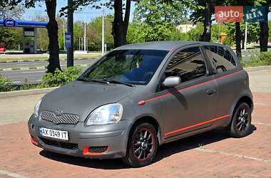 Хэтчбек Toyota Yaris 2004 в 