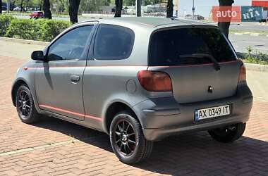 Хэтчбек Toyota Yaris 2004 в 