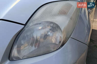 Хетчбек Toyota Yaris 2009 в 