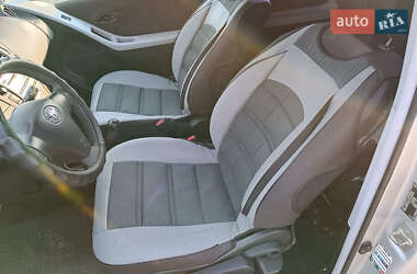 Хетчбек Toyota Yaris 2009 в 