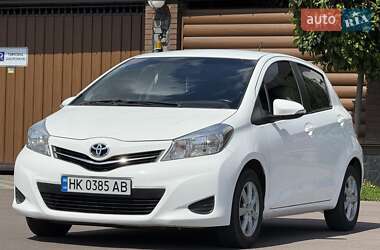 Хэтчбек Toyota Yaris 2013 в 