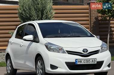 Хэтчбек Toyota Yaris 2013 в 