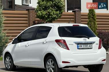 Хэтчбек Toyota Yaris 2013 в 