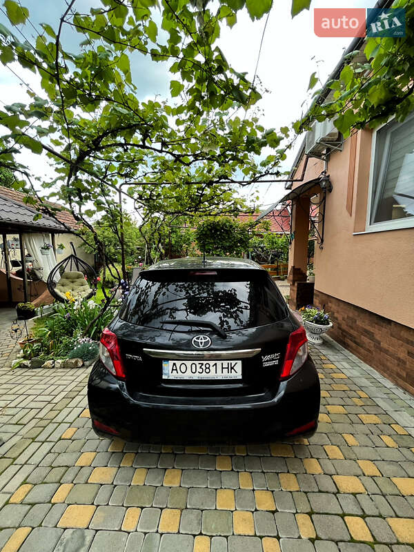 Хэтчбек Toyota Yaris 2012 в Мукачево