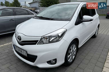 Хэтчбек Toyota Yaris 2013 в 