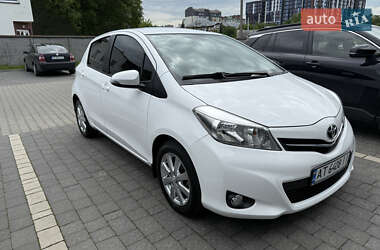 Хэтчбек Toyota Yaris 2013 в 