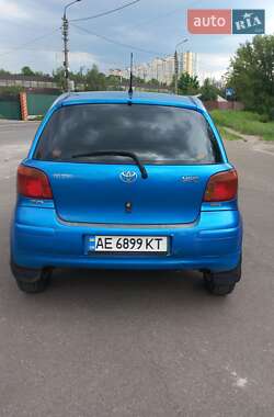 Хэтчбек Toyota Yaris 2003 в 