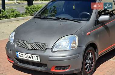 Хетчбек Toyota Yaris 2004 в 