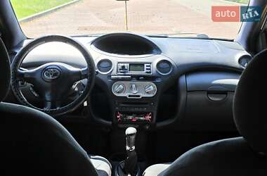Хетчбек Toyota Yaris 2004 в 