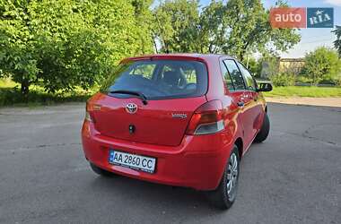 Хетчбек Toyota Yaris 2009 в 