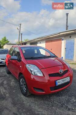 Хетчбек Toyota Yaris 2009 в 