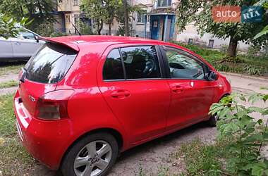 Хэтчбек Toyota Yaris 2005 в 