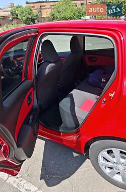 Седан Toyota Yaris 2014 в 