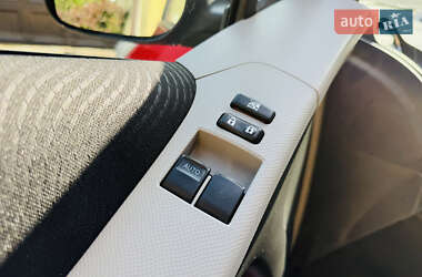 Хэтчбек Toyota Yaris 2011 в 