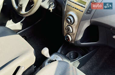 Хэтчбек Toyota Yaris 2011 в 