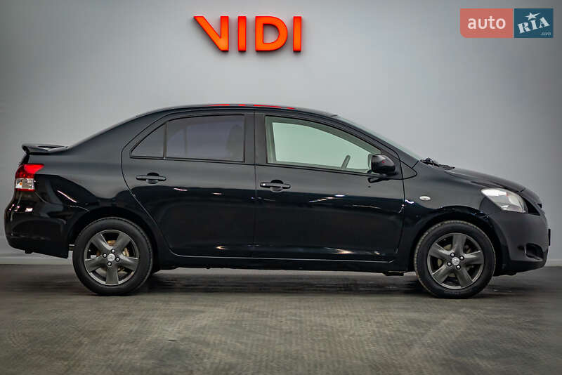 Седан Toyota Yaris 2007 в Києві