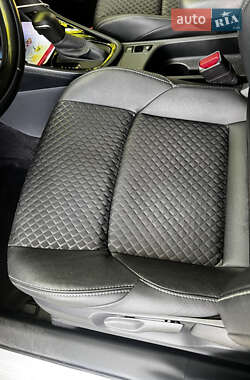 Хэтчбек Toyota Yaris 2021 в 