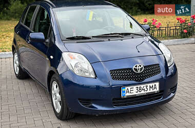 Хэтчбек Toyota Yaris 2007 в 