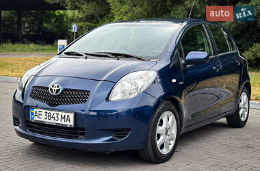 Хэтчбек Toyota Yaris 2007 в 