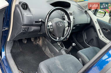 Хэтчбек Toyota Yaris 2007 в 