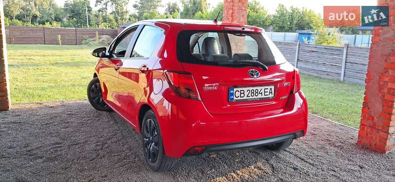 Хэтчбек Toyota Yaris 2015 в Чернигове