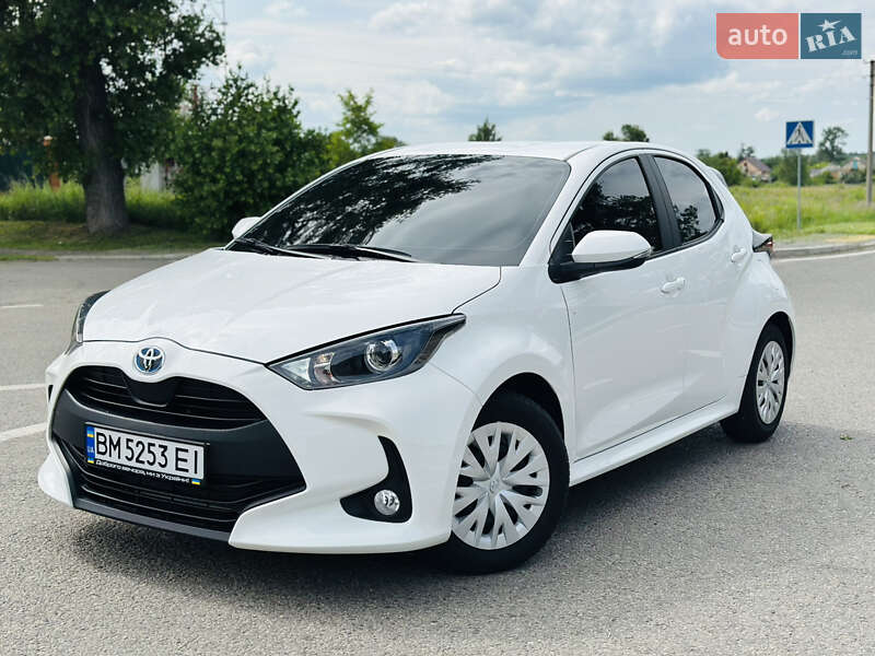 Хэтчбек Toyota Yaris 2022 в 
