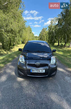 Хетчбек Toyota Yaris 2009 в 