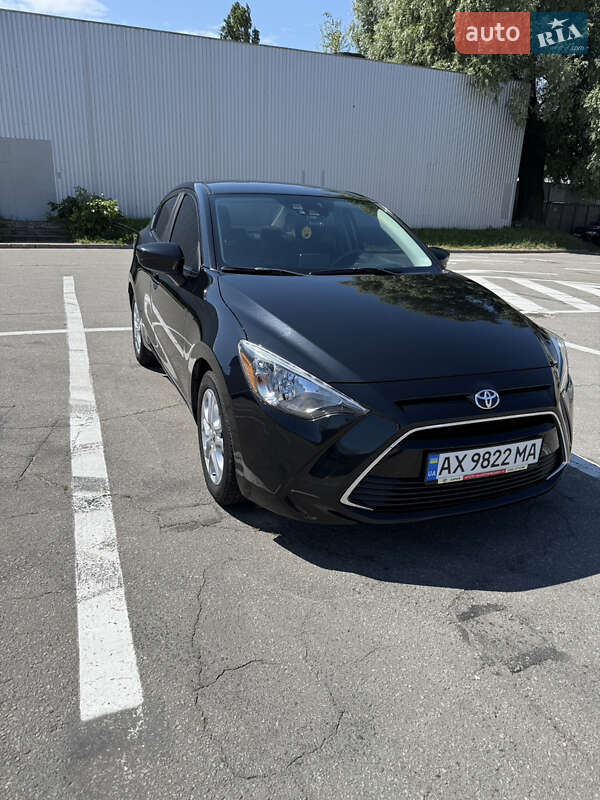 Седан Toyota Yaris 2017 в Полтаве